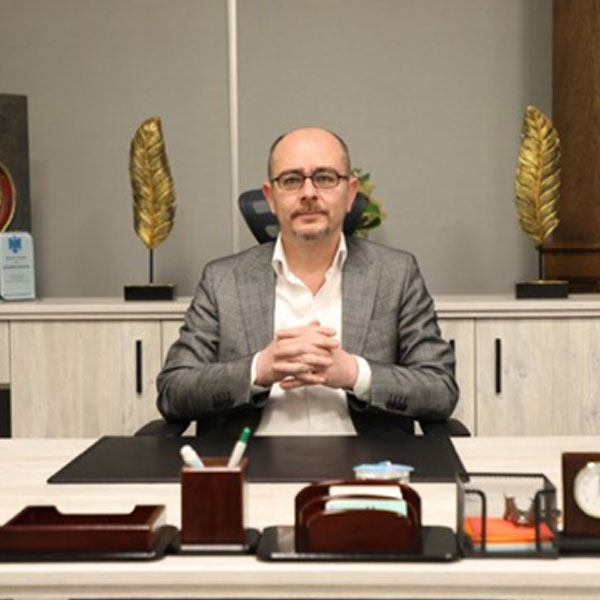 الدكتور آمانج جلال نامق